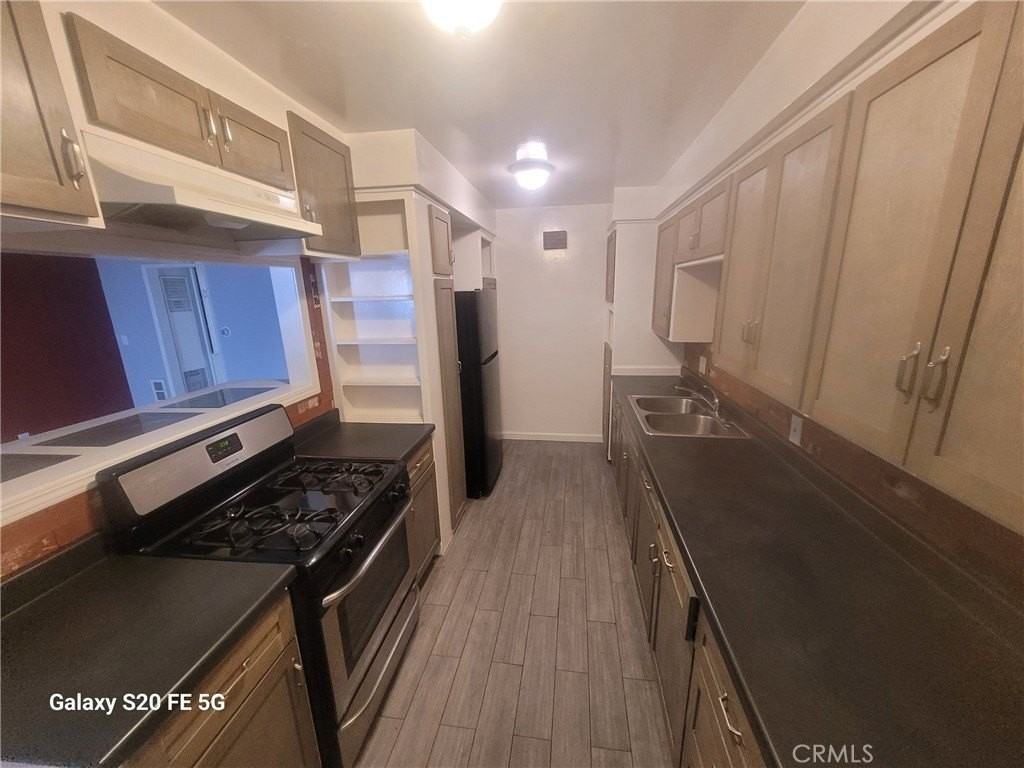 5621 Edgemar Ave - Photo 3 of 11