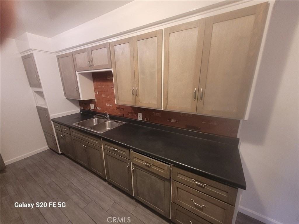 5621 Edgemar Ave - Photo 7 of 11