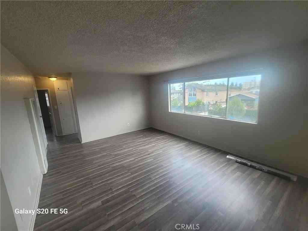 1037 W 108th St #5 - Photo 2 of 7