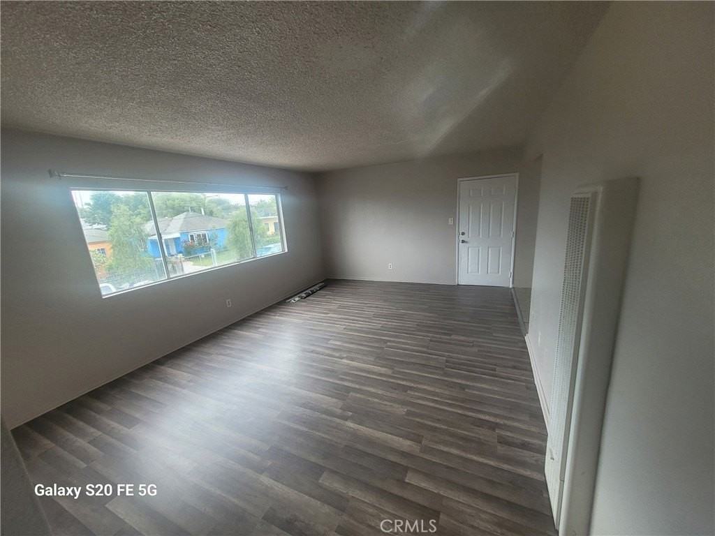 1037 W 108th St #5 - Photo 5 of 7