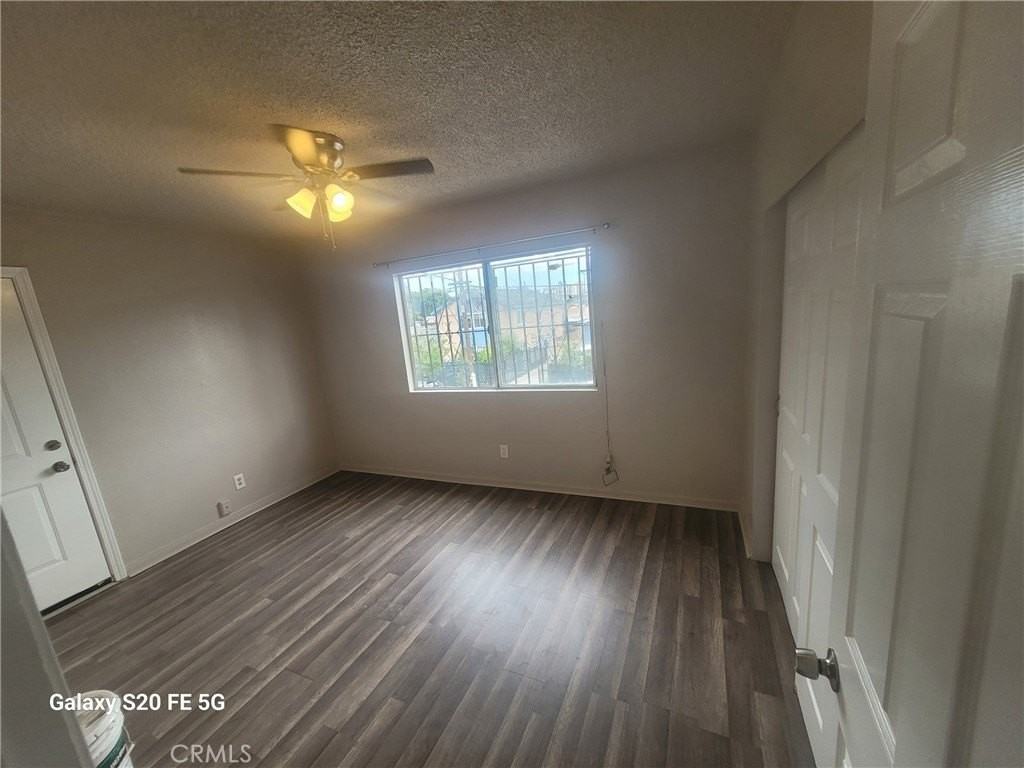 1037 W 108th St #5 - Photo 6 of 7