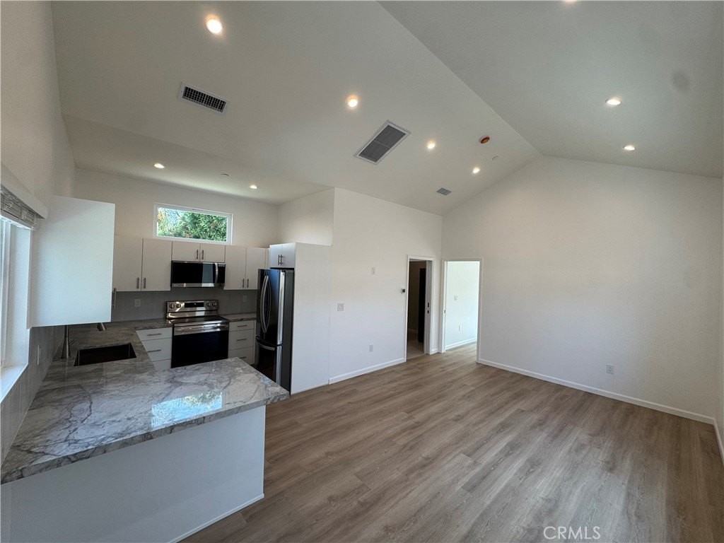 5032 Serrania Ave - Photo 2 of 23