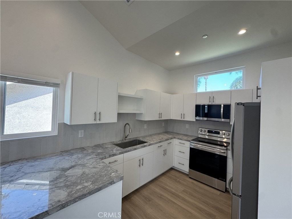5032 Serrania Ave - Photo 3 of 23