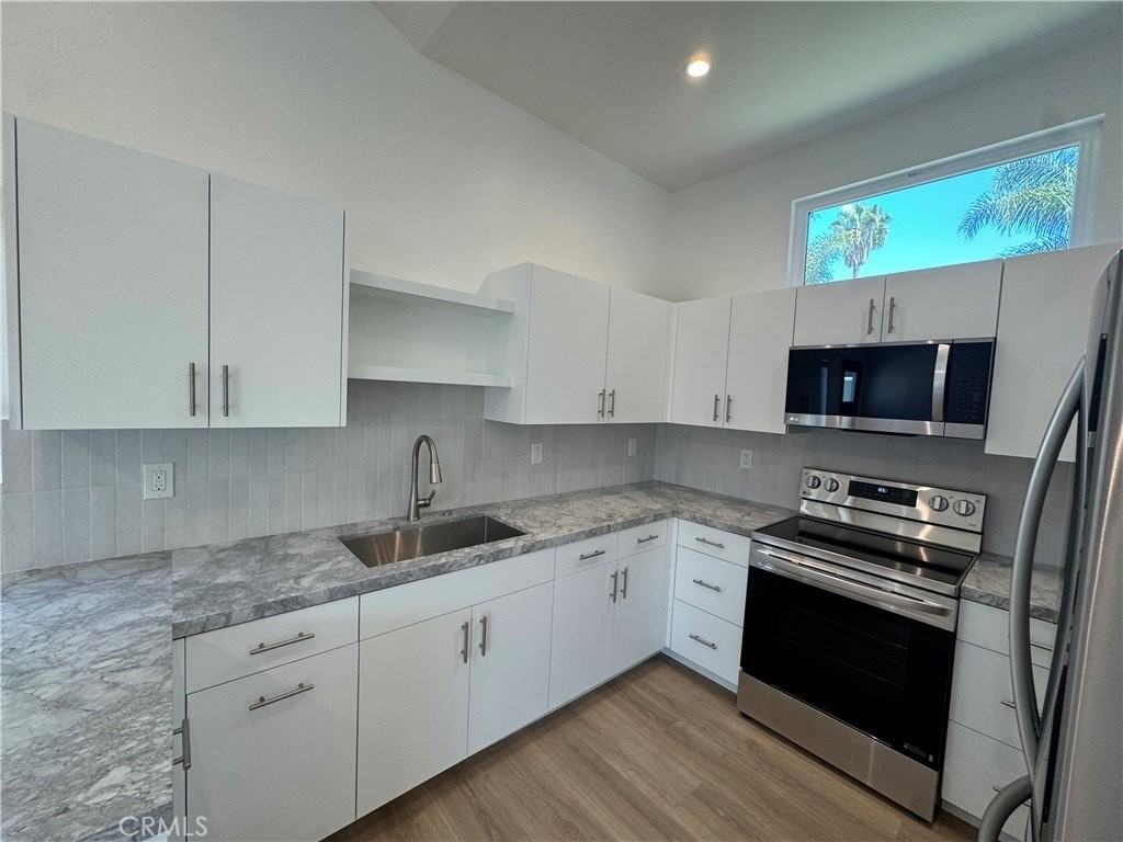 5032 Serrania Ave - Photo 5 of 23