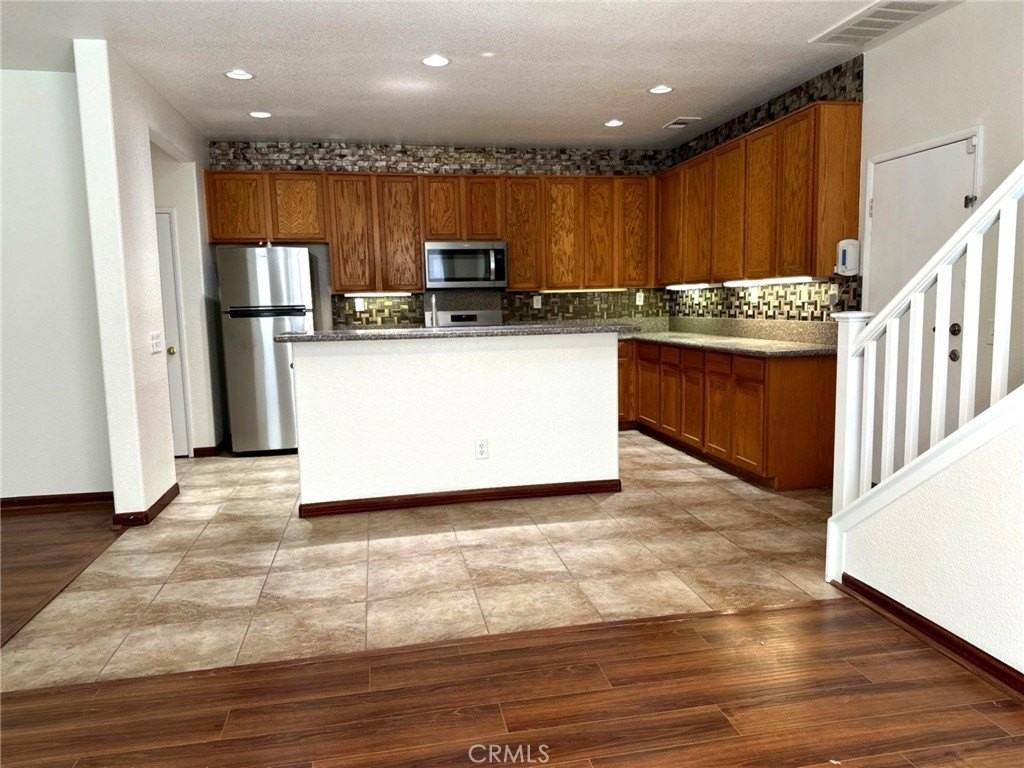 27386 Dearborn Dr - Photo 4 of 15