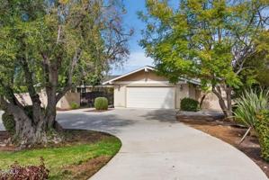 featured image of 1525 Fairway Dr