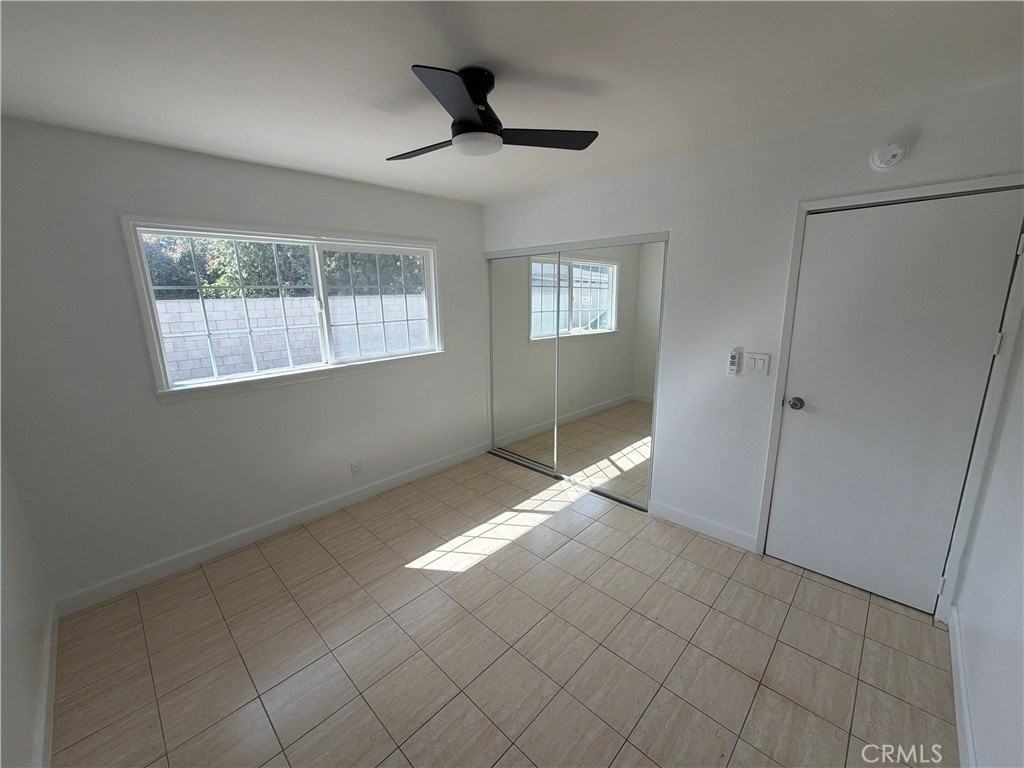 11937 Elliott Ave - Photo 5 of 16