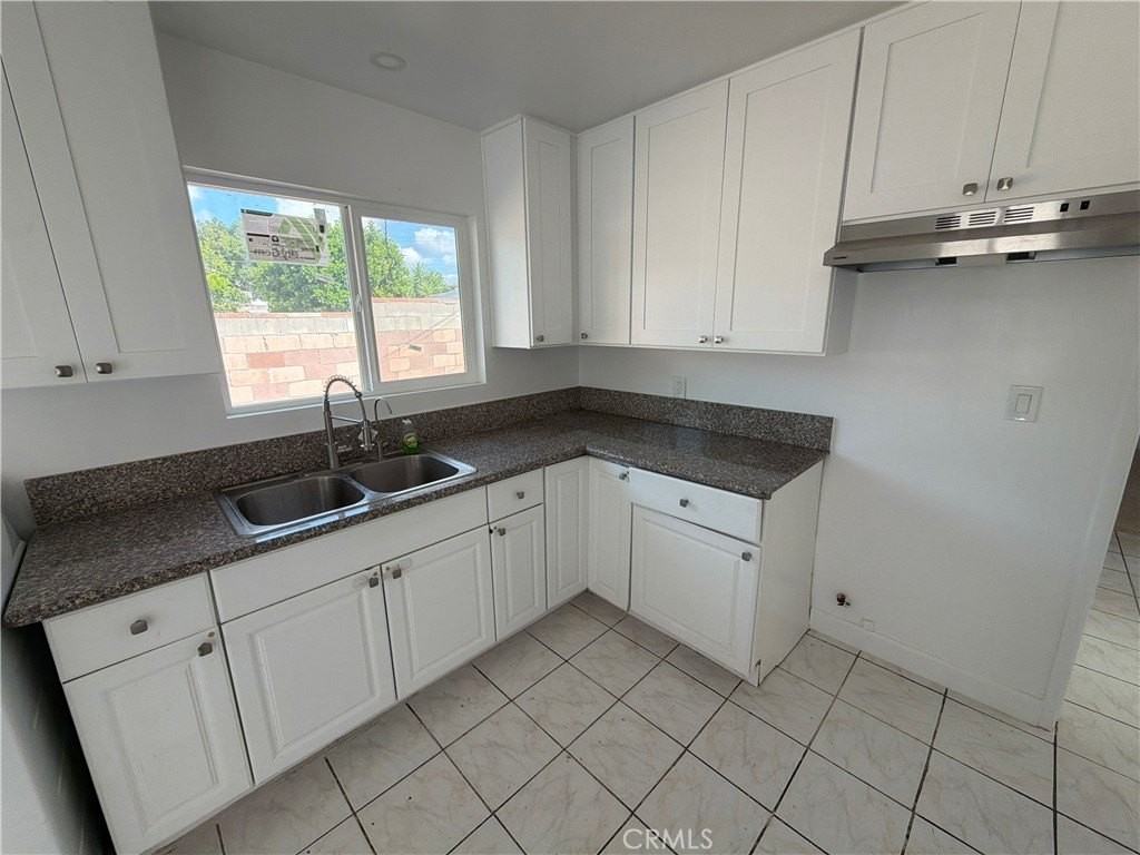 11937 Elliott Ave - Photo 6 of 16