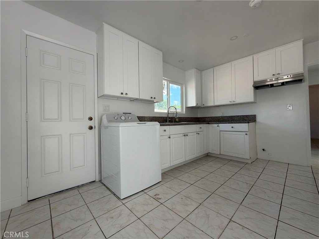 11937 Elliott Ave - Photo 7 of 16