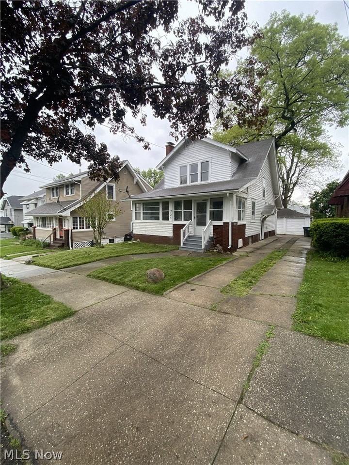 721 Polk Ave - Photo 2 of 34