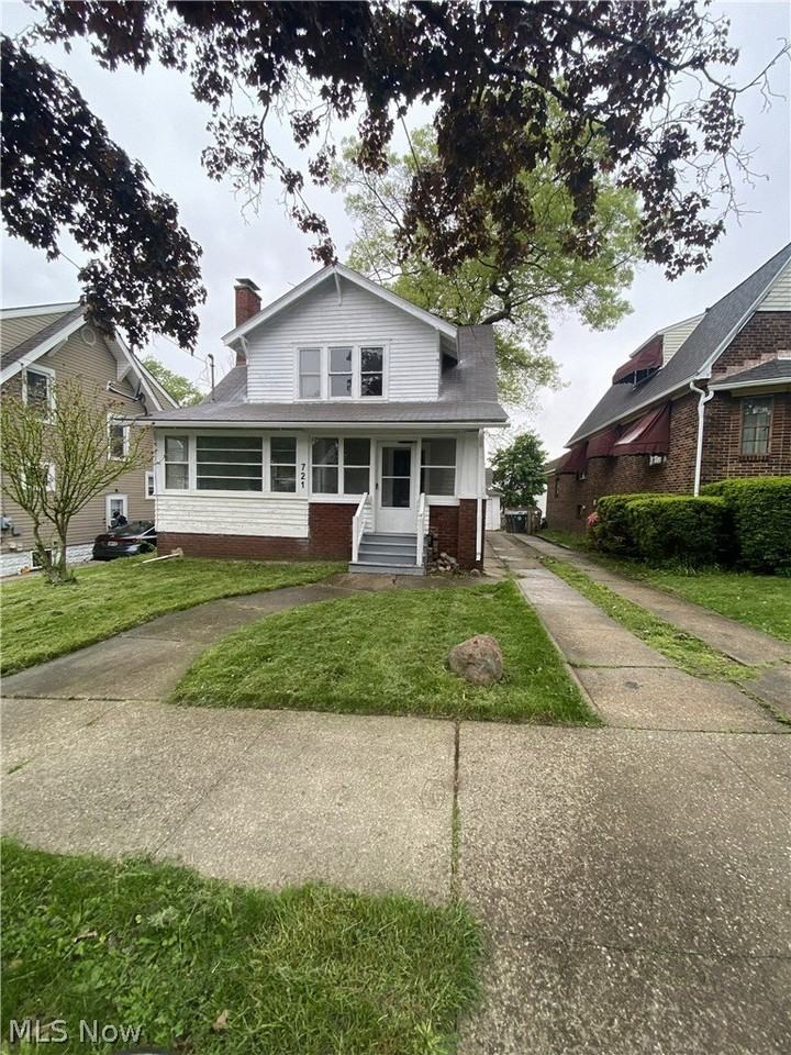 721 Polk Ave - Photo 3 of 34