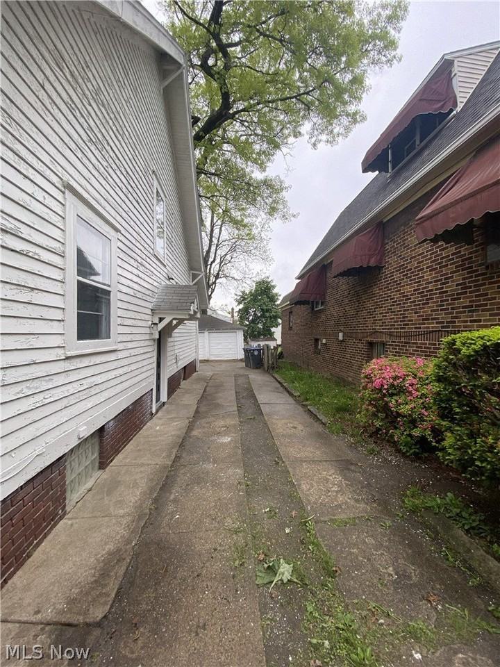 721 Polk Ave - Photo 5 of 34
