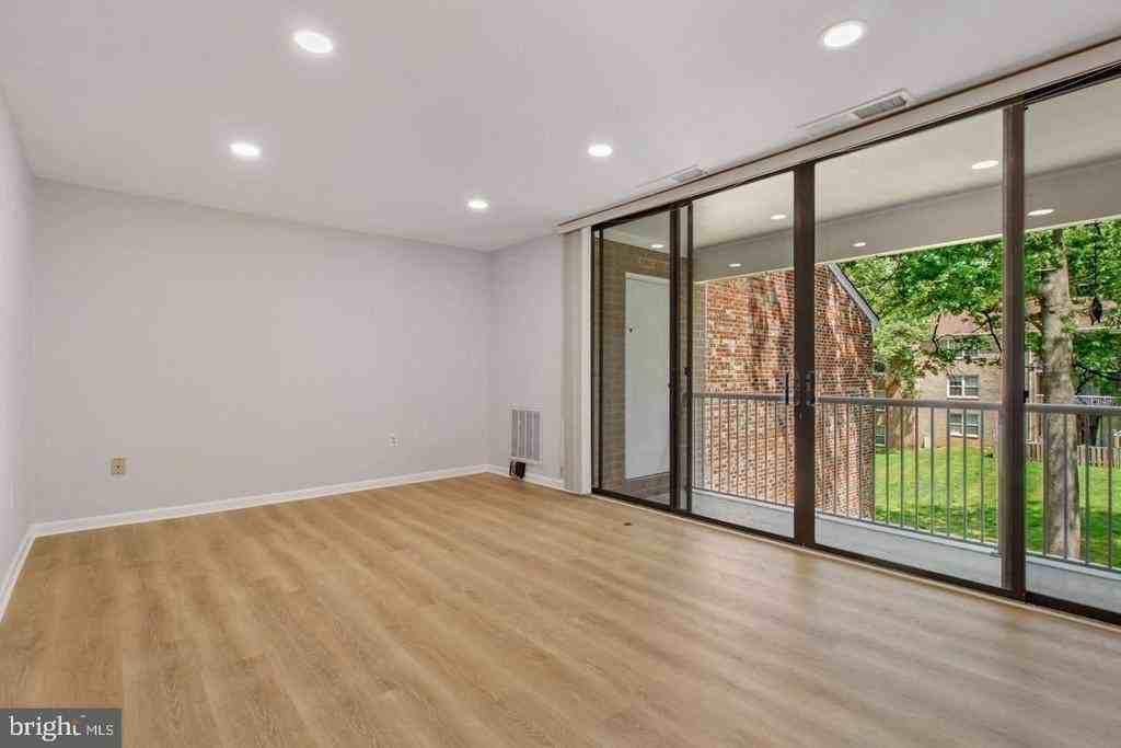 728 Quince Orchard Blvd #201 - Photo 5 of 19