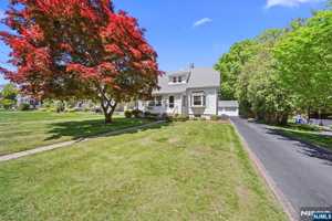 featured image of 35 Mulder Ln