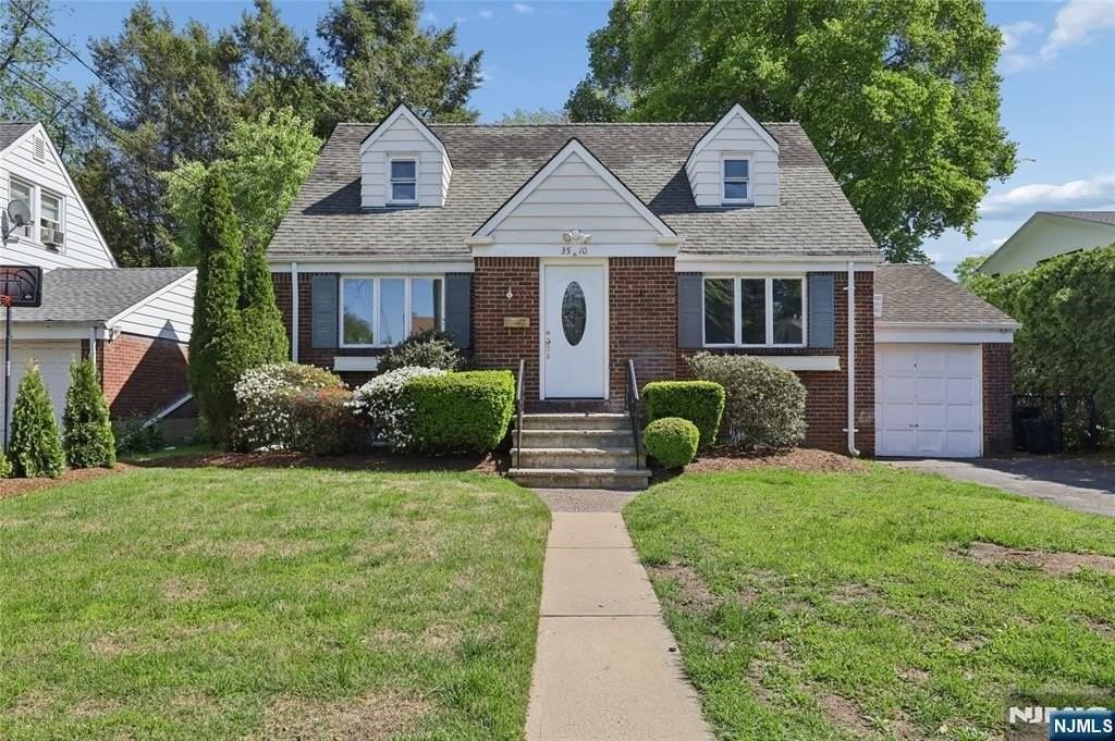 35-10 Ferry Hts - Photo 2 of 27