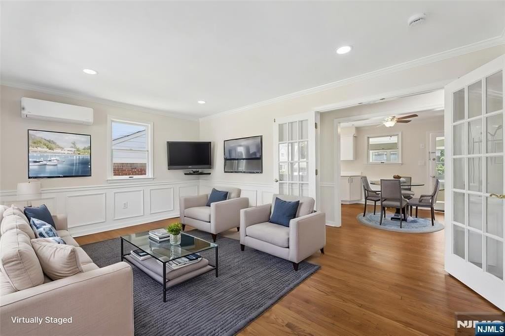 35-10 Ferry Hts - Photo 5 of 27