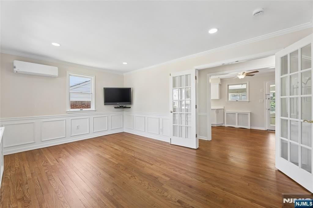 35-10 Ferry Hts - Photo 6 of 27
