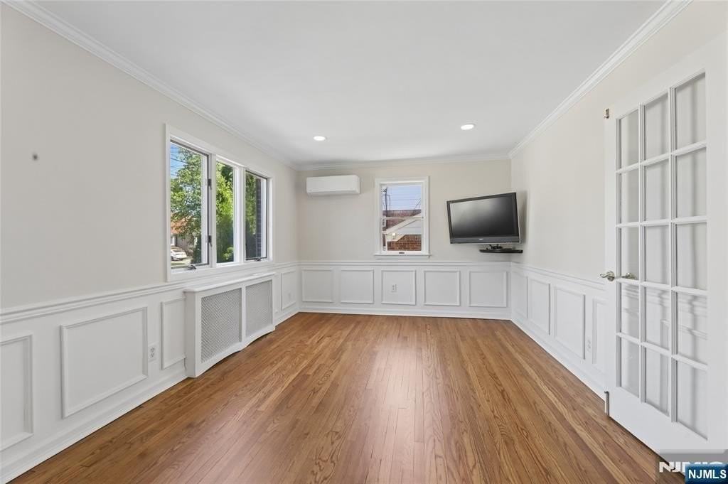 35-10 Ferry Hts - Photo 7 of 27