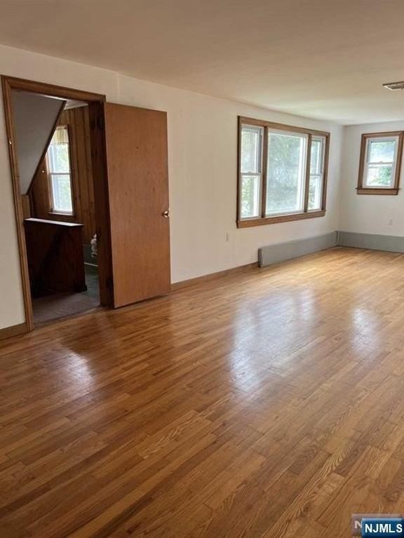 211 Paterson Ave 2nd Fl - Photo 6 of 35