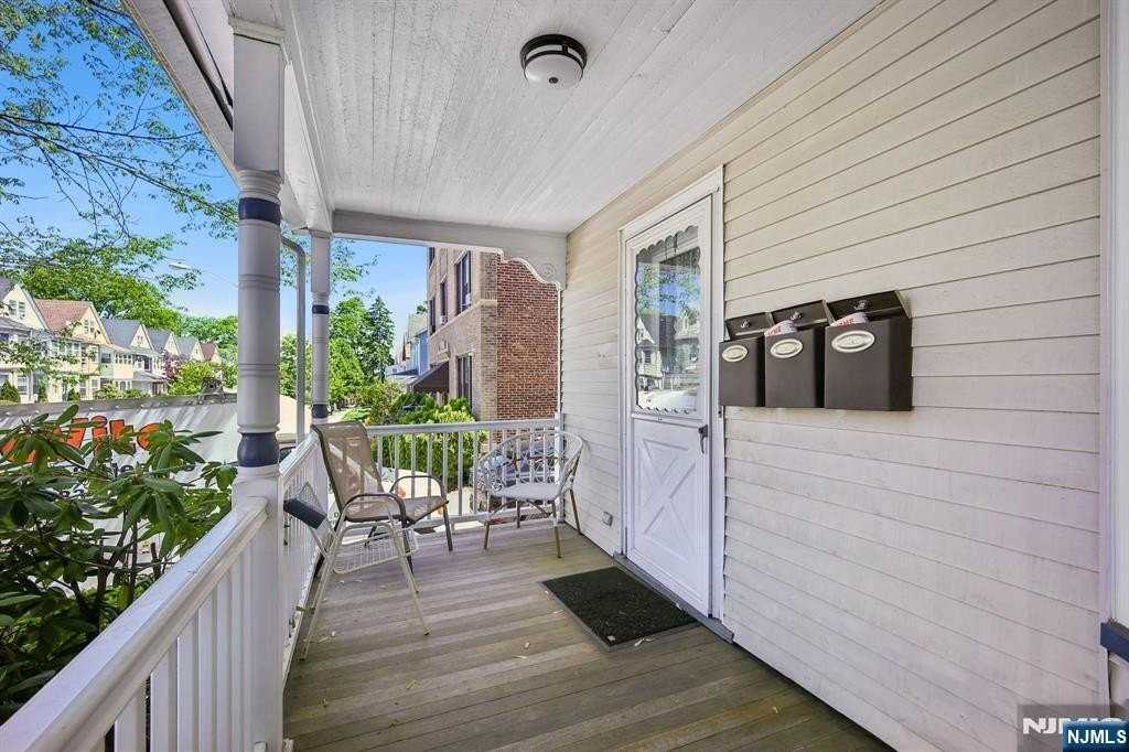 76 Montague Pl - Photo 2 of 20