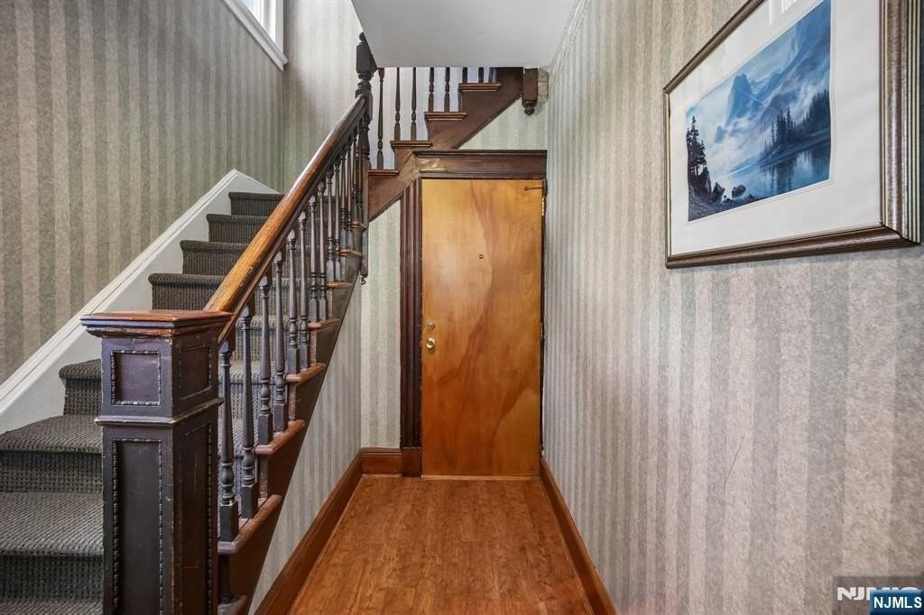 76 Montague Pl - Photo 3 of 20