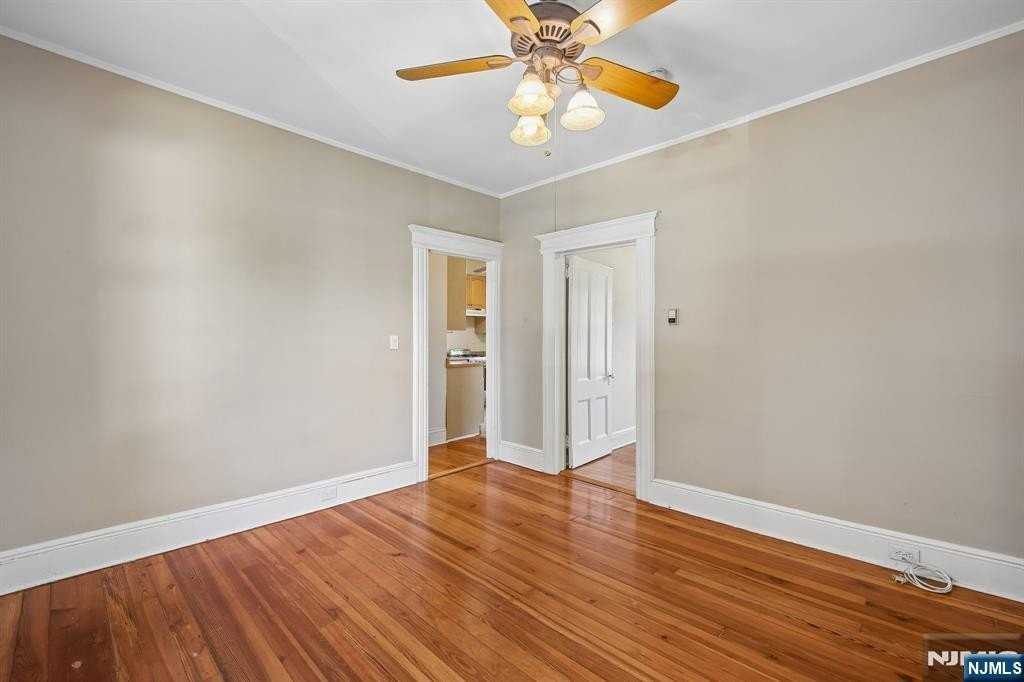 76 Montague Pl - Photo 7 of 20