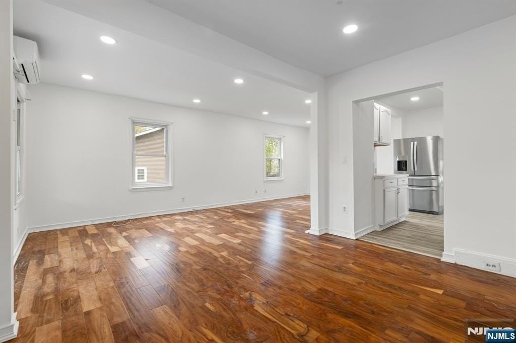 242 Myrtle Ave - Photo 5 of 31