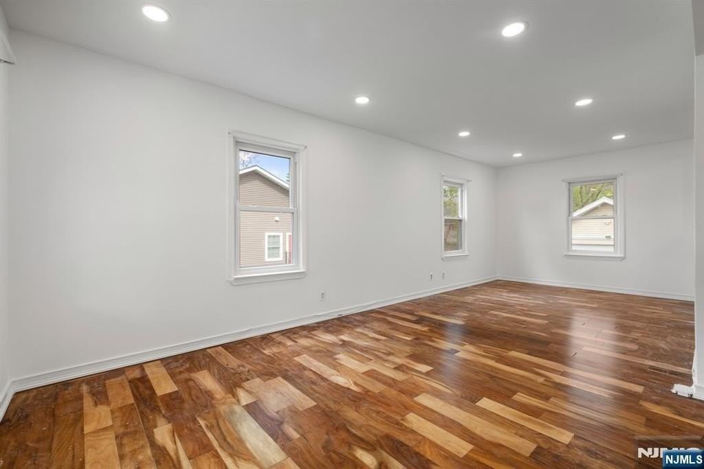 242 Myrtle Ave - Photo 6 of 31