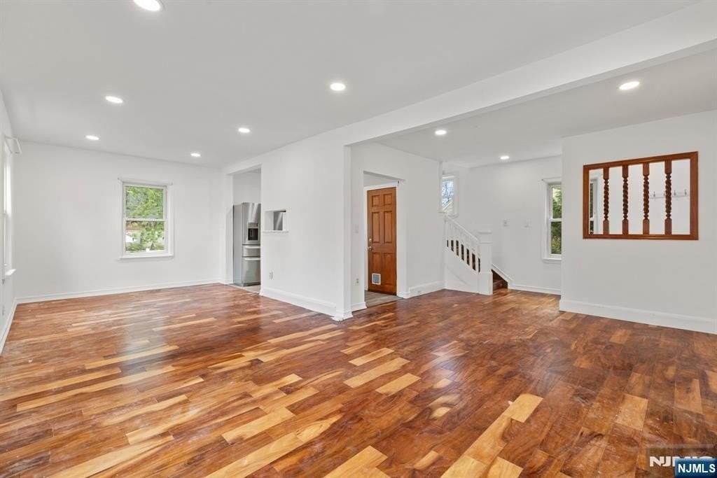 242 Myrtle Ave - Photo 7 of 31