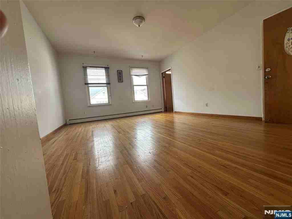 404 S 3rd St - Photo 4 of 9