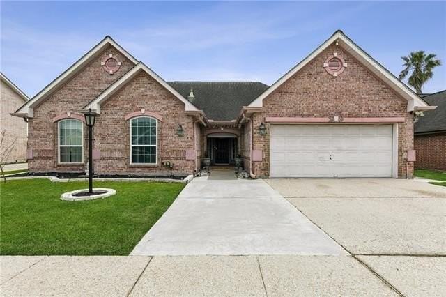 2629 Crestway Rd - Photo 2 of 12