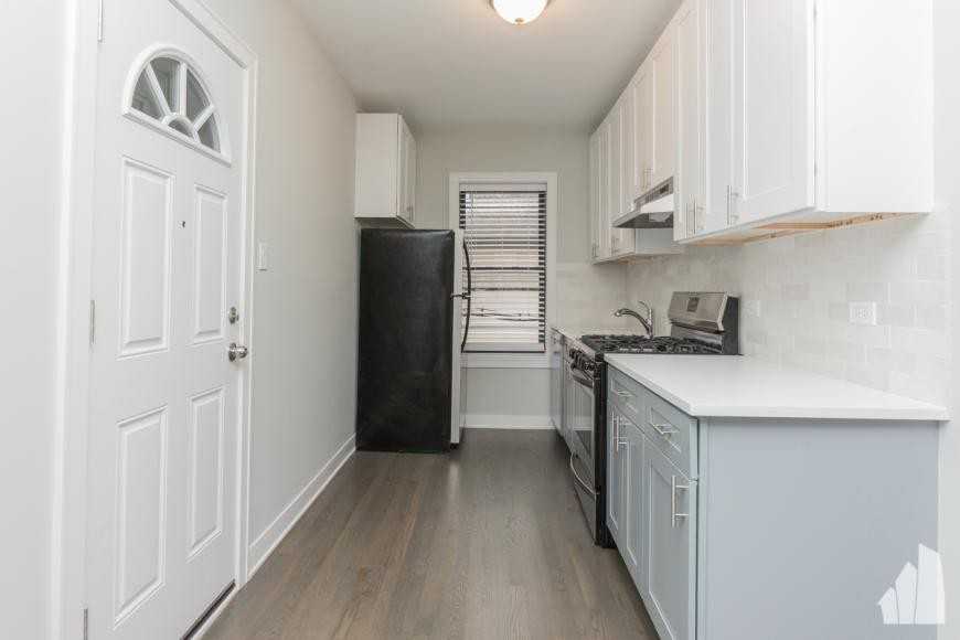 1944 W Wilson Ave - Photo 2 of 10