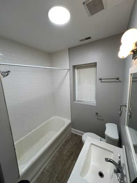 7625 S Essex Ave Apt 1st #1 - Photo 4 of 10