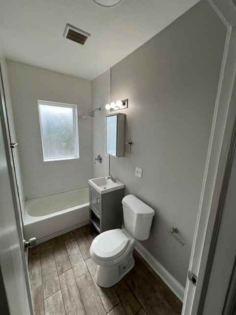 7625 S Essex Ave Apt 1st #1 - Photo 5 of 10