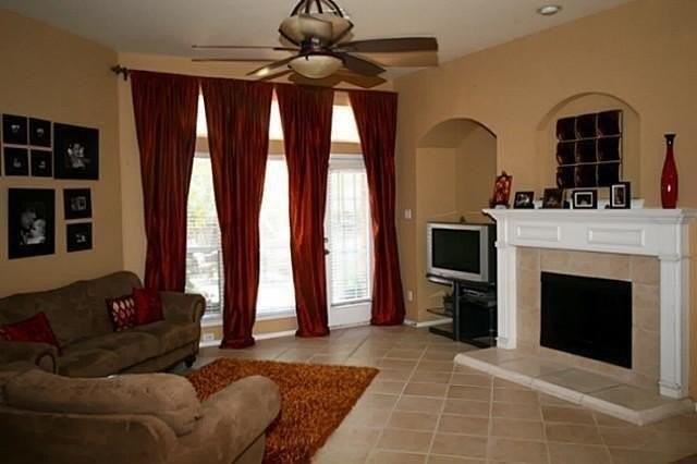 2705 Grand Canyon Ct - Photo 4 of 7