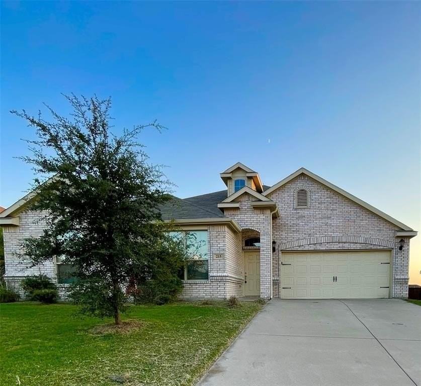 215 Clark Dr - Photo 2 of 30