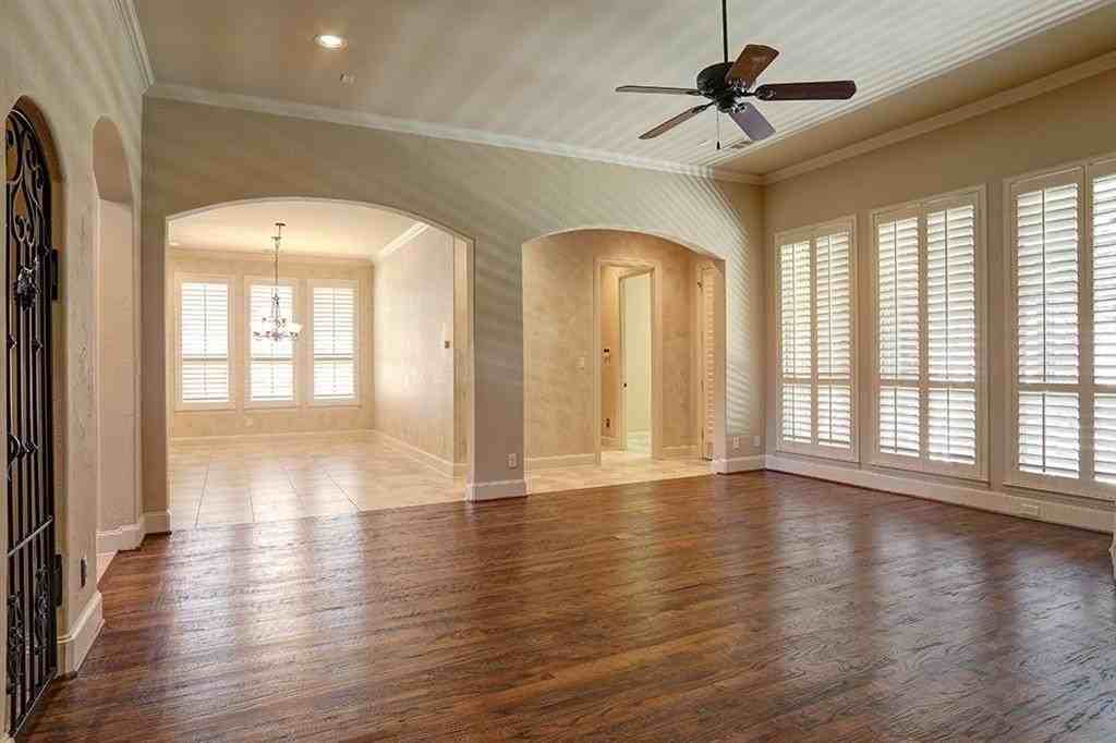 2231 Hague Dr - Photo 4 of 30