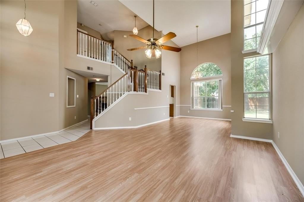 2113 Glenmont Dr - Photo 4 of 28