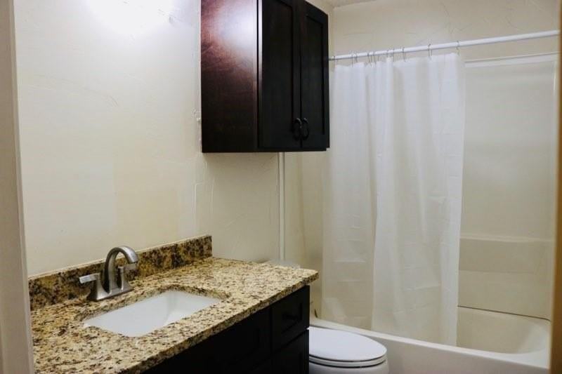 300 Shady Valley Dr - Photo 4 of 5