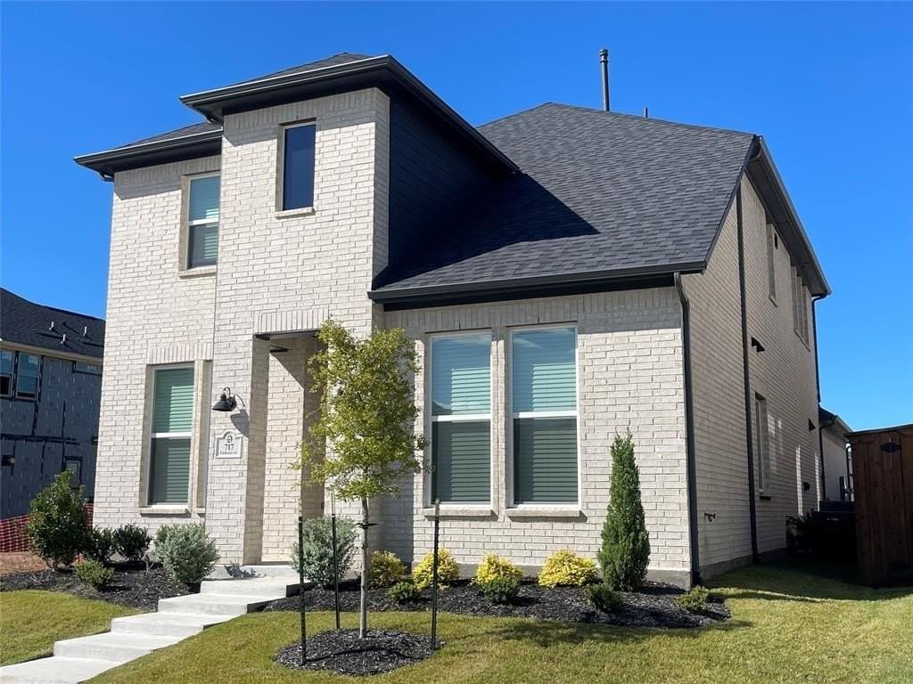 717 Fieldcrest St - Photo 3 of 39