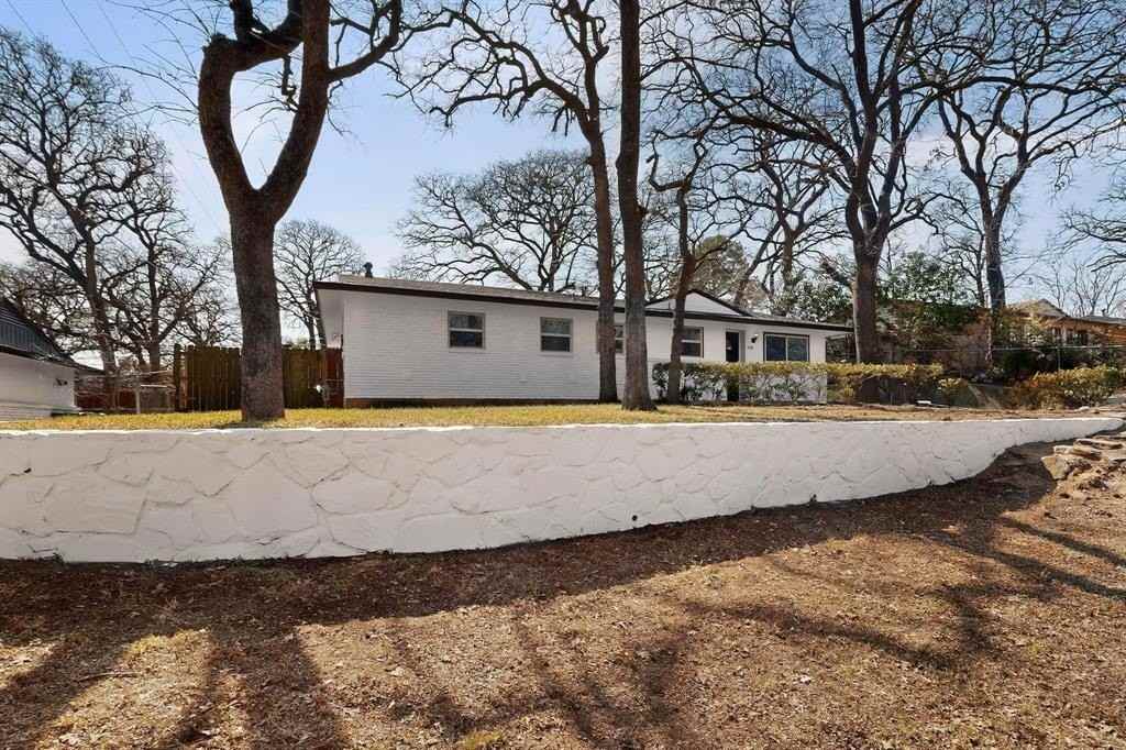 1900 Mimosa Dr - Photo 4 of 34
