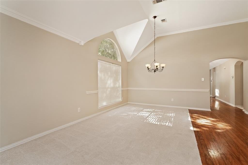 114 Midcrest Dr - Photo 4 of 27