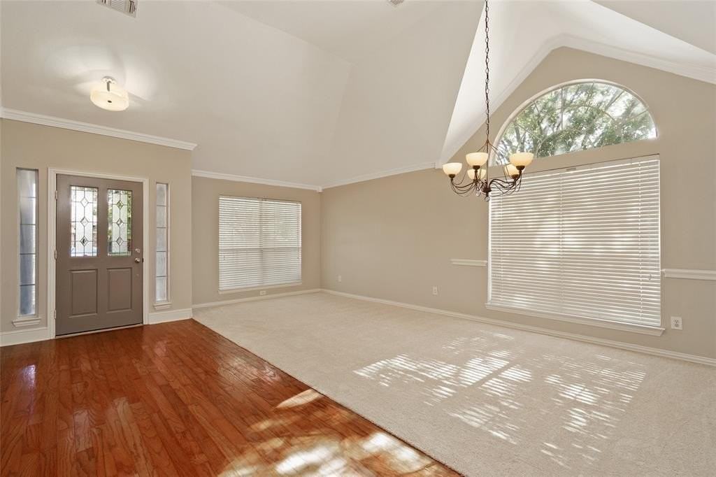 114 Midcrest Dr - Photo 5 of 27