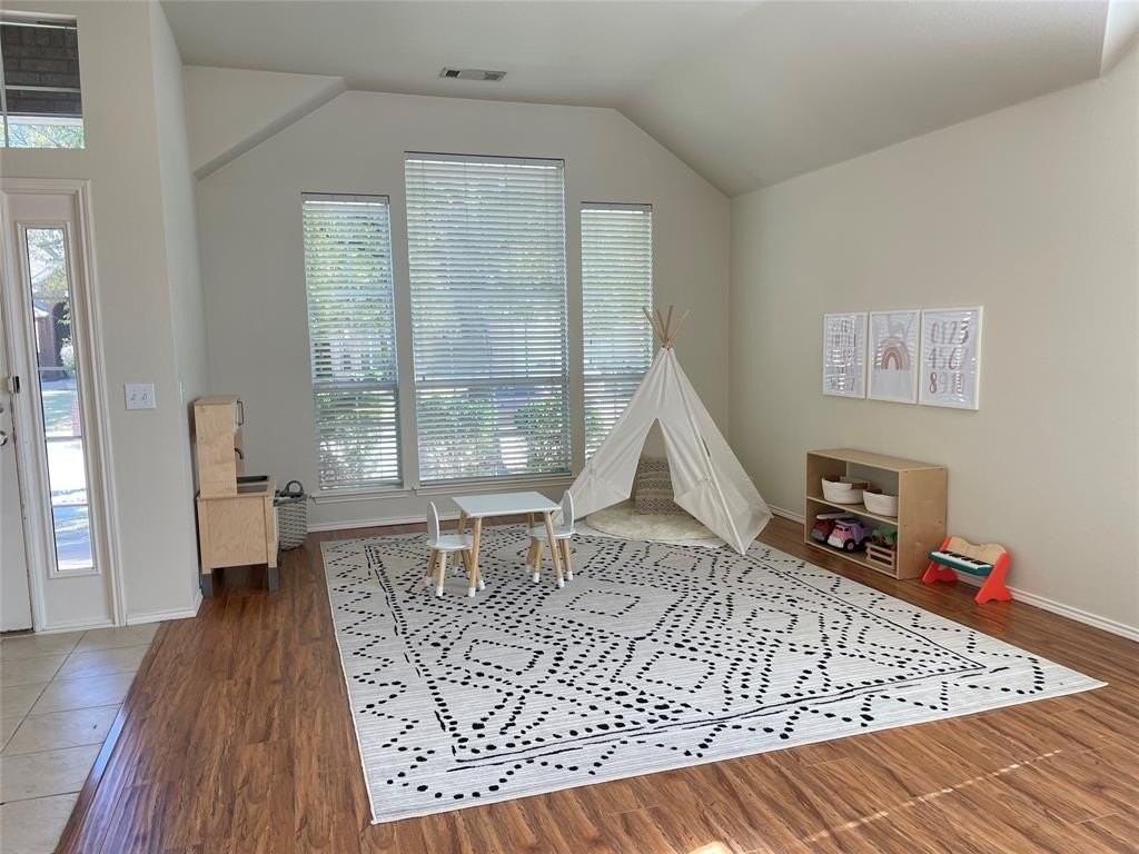 2616 Travis Dr - Photo 2 of 18