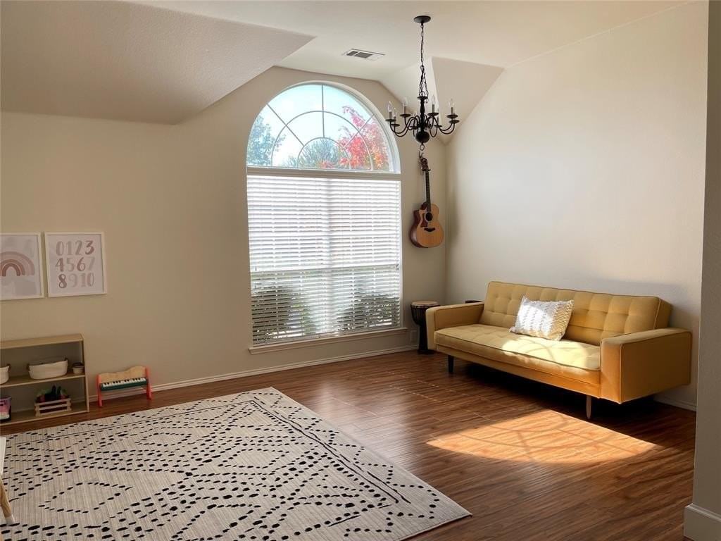 2616 Travis Dr - Photo 6 of 18