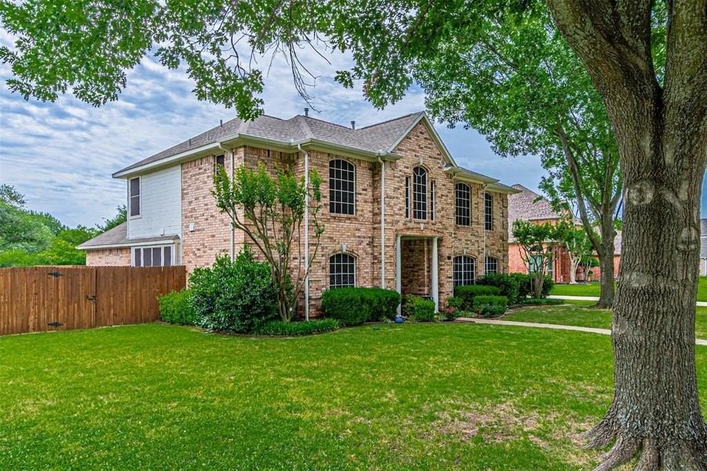 805 Saratoga Dr - Photo 3 of 40