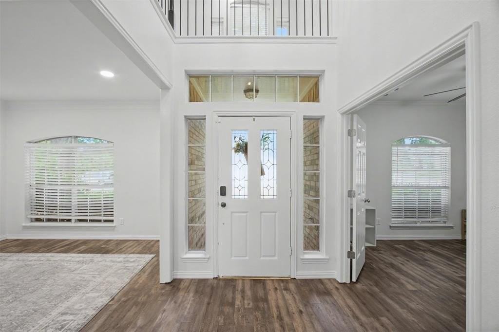 805 Saratoga Dr - Photo 4 of 40