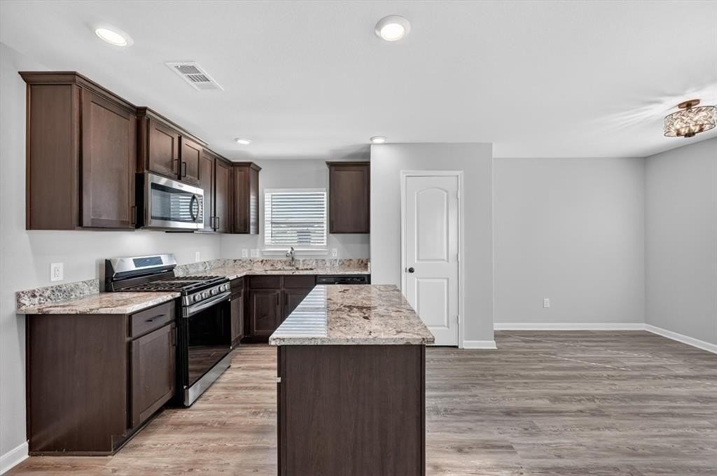 523 Bennie Leonard St - Photo 3 of 40