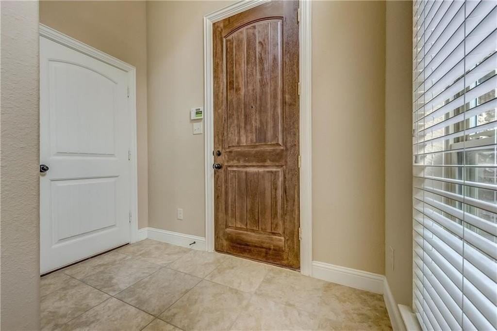 1428 Lauren Creek Ln - Photo 3 of 34