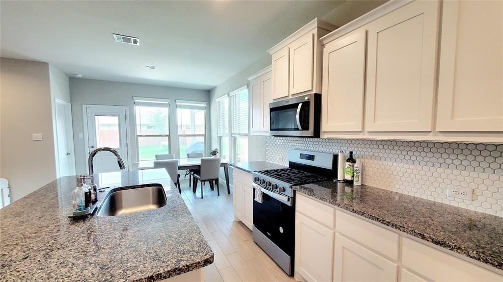209 Frenchpark Dr - Photo 3 of 15